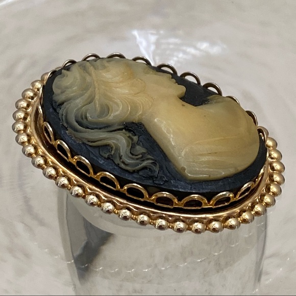 Vintage Unsigned Victorian Lady Cameo Brooch - Picture 6 of 11